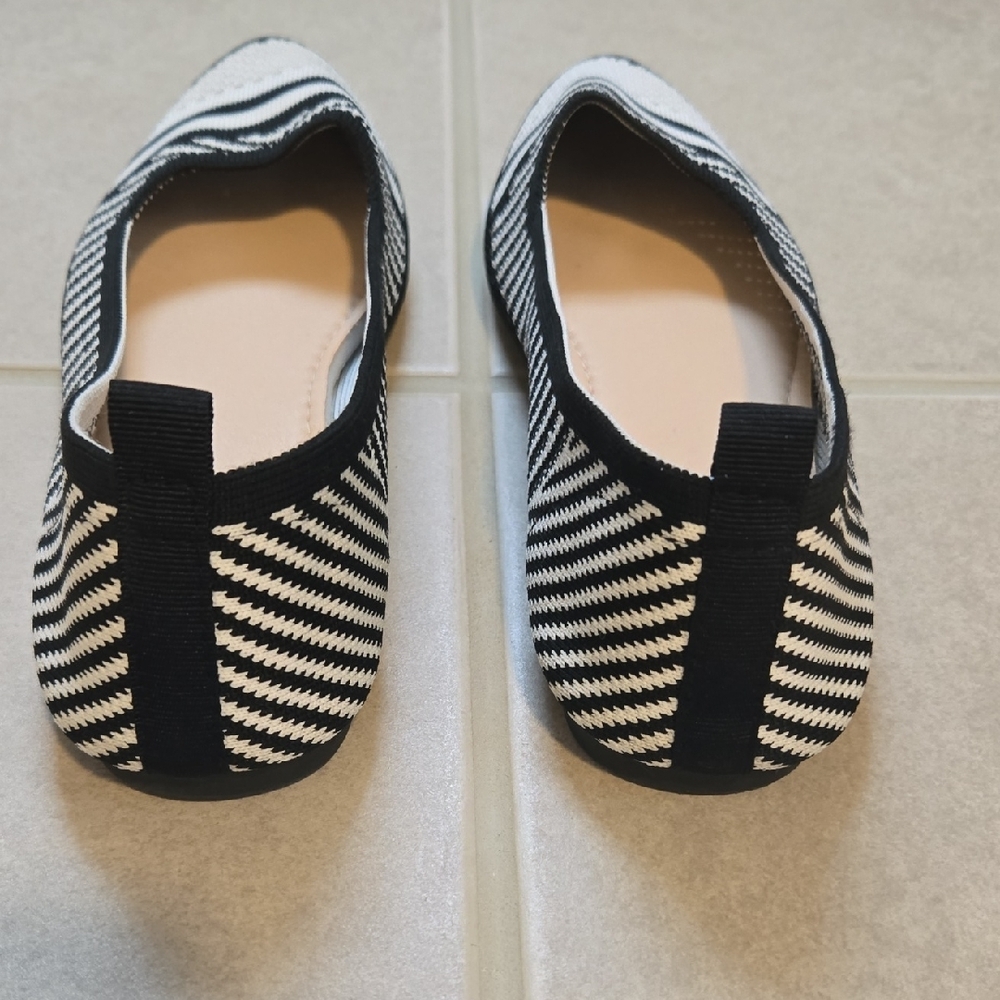🖤🤍EUC--Black and White Striped Ballet Flats Pointed Toe - Picture 4 of 5